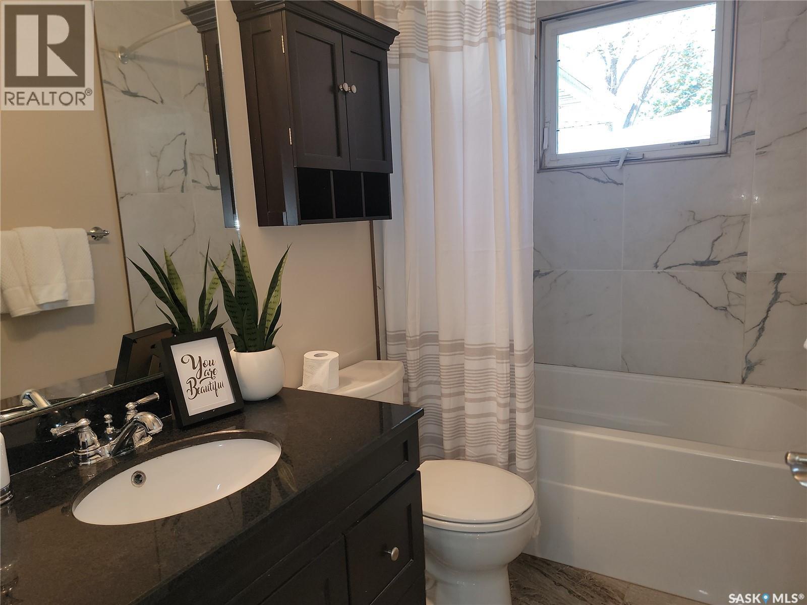 1502 Early Drive, Saskatoon, SK - Indoor Photo Showing Bathroom