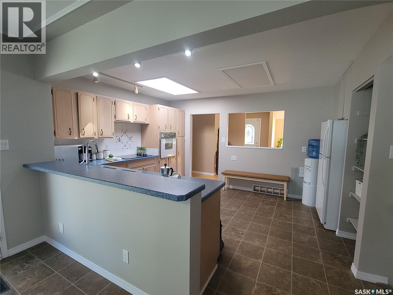 1502 Early Drive, Saskatoon, SK - Indoor Photo Showing Kitchen