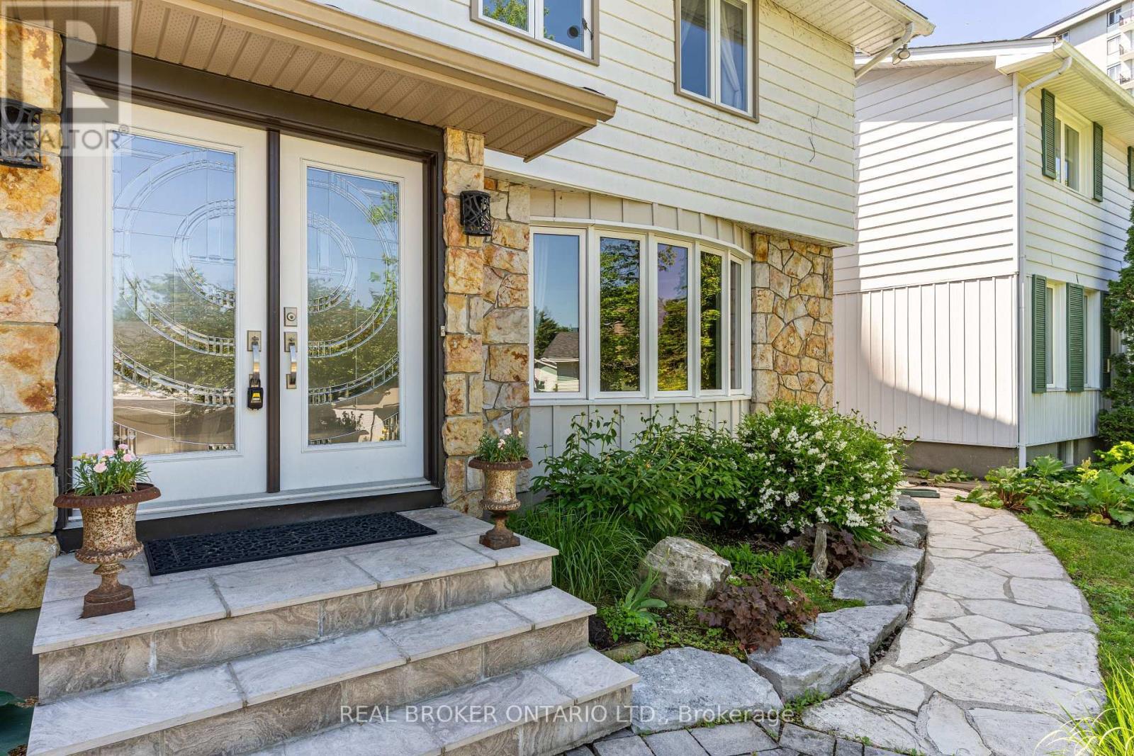 1958 Neepawa Avenue, Ottawa, ON - Indoor With Fireplace