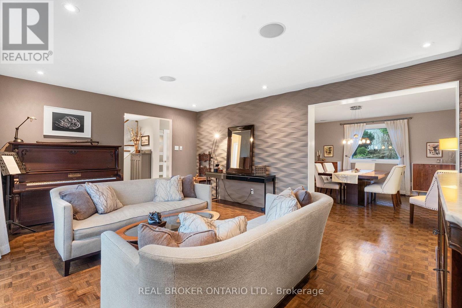 1958 Neepawa Avenue, Ottawa, ON - Indoor Photo Showing Living Room With Fireplace