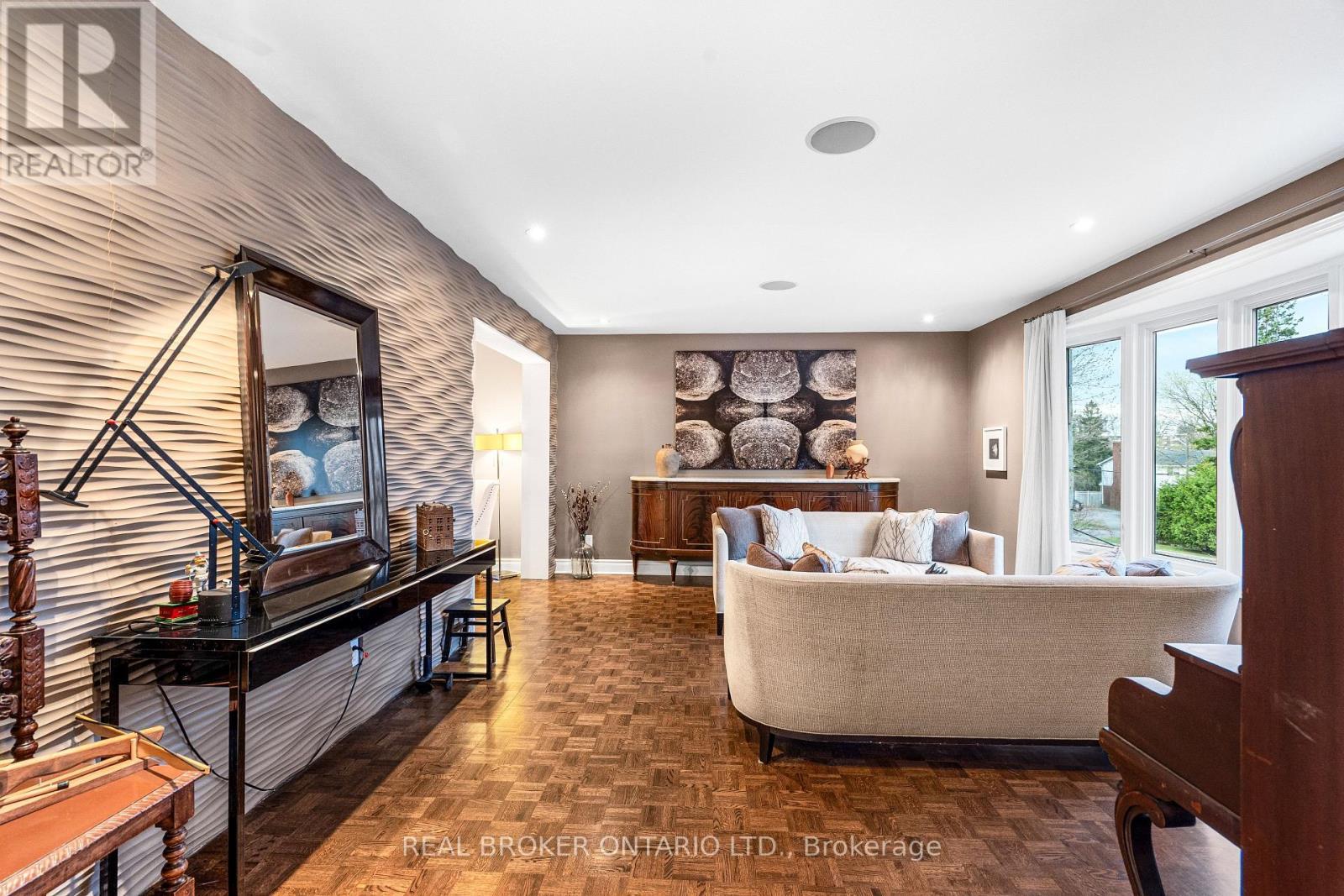 1958 Neepawa Avenue, Ottawa, ON - Indoor With Fireplace