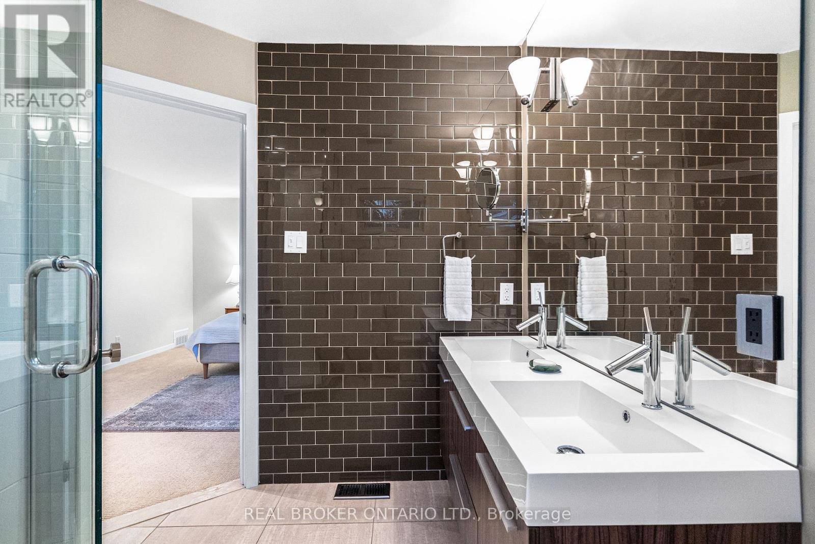 1958 Neepawa Avenue, Ottawa, ON - Indoor Photo Showing Bathroom