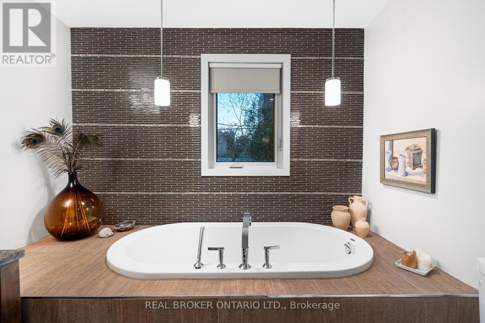 1958 Neepawa Avenue, Ottawa, ON - Indoor Photo Showing Bathroom