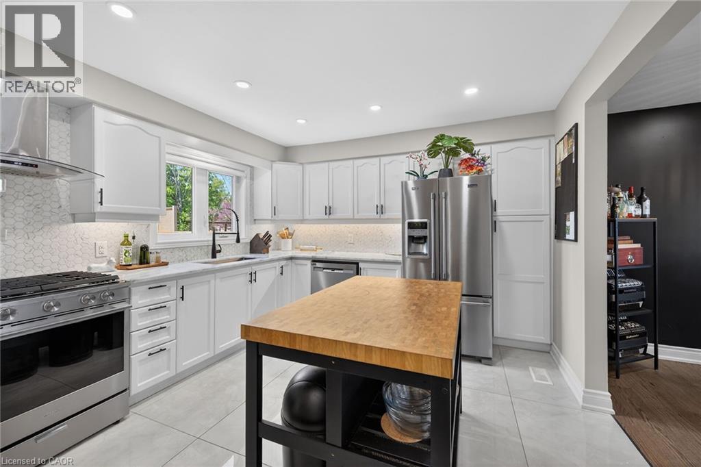 1 Sandringham Avenue, Hamilton, ON - Indoor Photo Showing Kitchen
