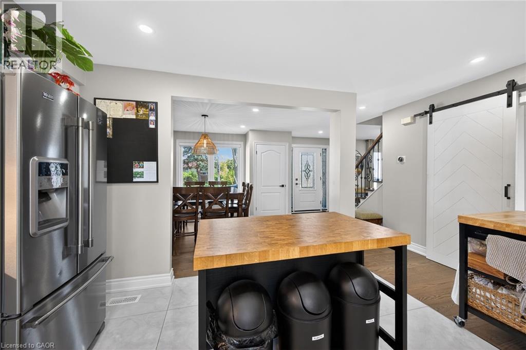 1 Sandringham Avenue, Hamilton, ON - Indoor