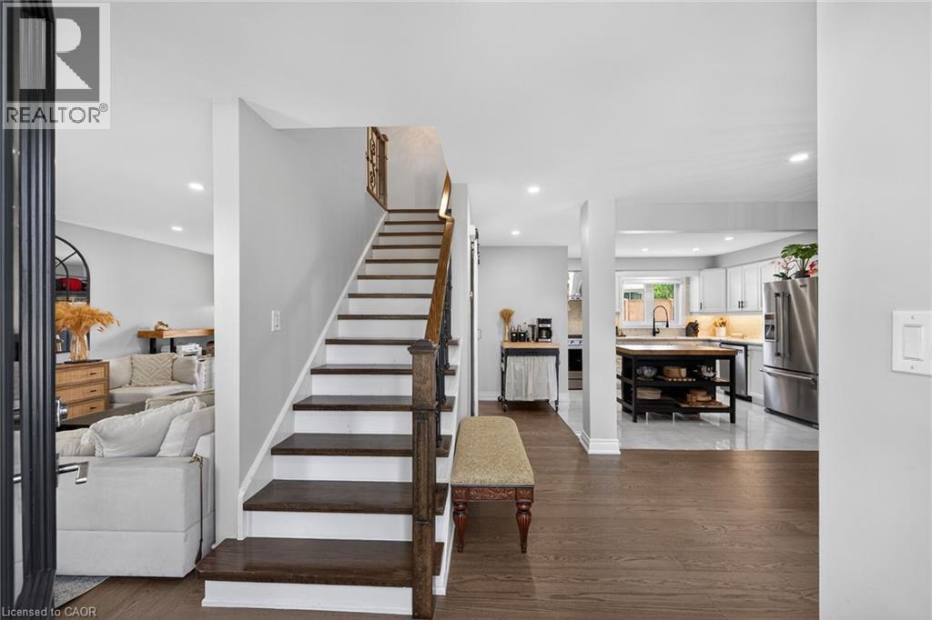 1 Sandringham Avenue, Hamilton, ON - Indoor