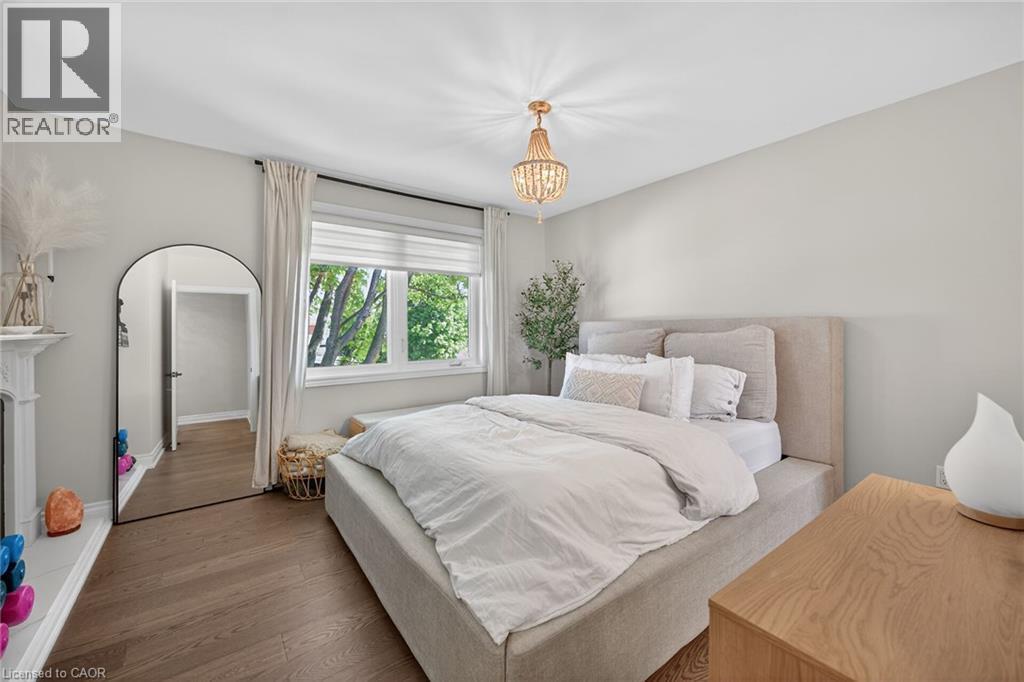1 Sandringham Avenue, Hamilton, ON - Indoor Photo Showing Bedroom