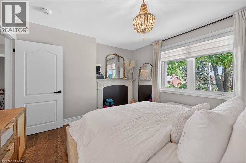 1 Sandringham Avenue, Hamilton, ON - Indoor Photo Showing Bedroom