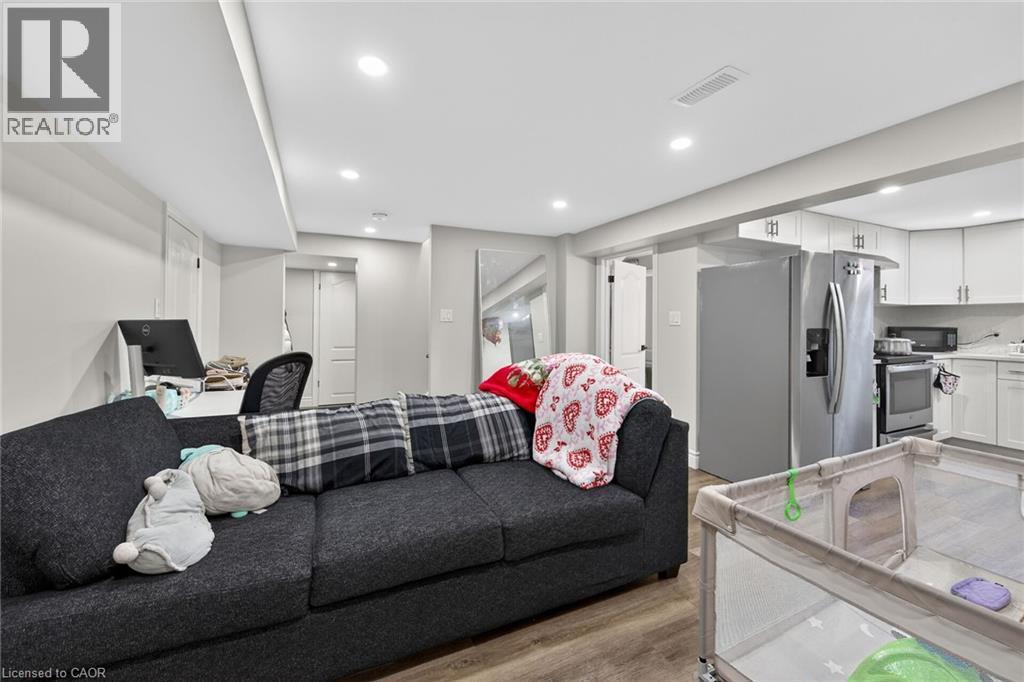 1 Sandringham Avenue, Hamilton, ON - Indoor