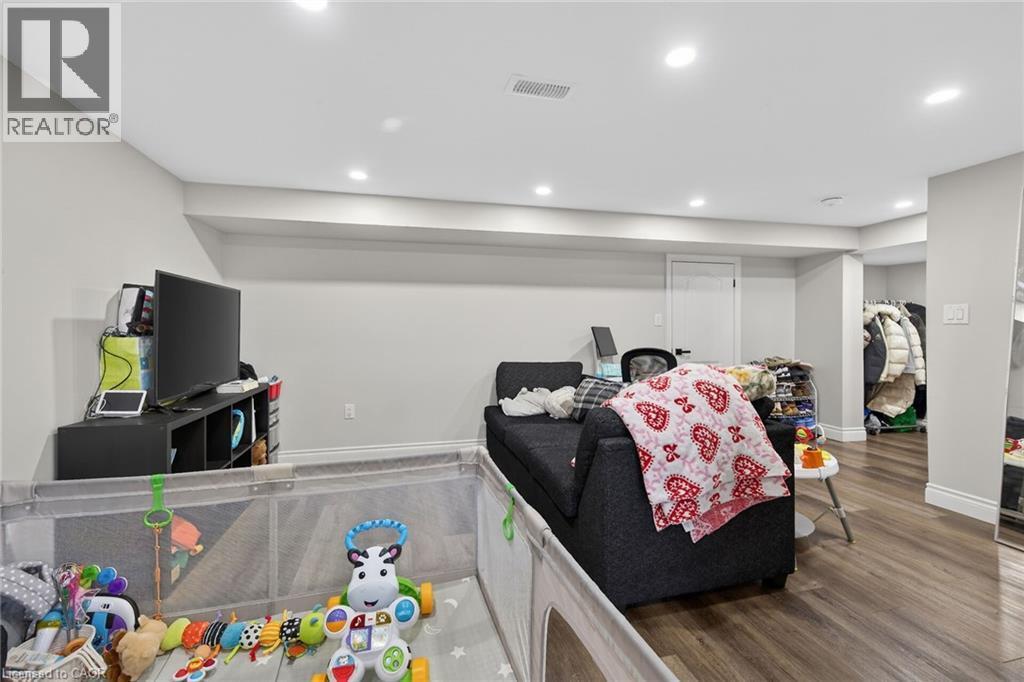 1 Sandringham Avenue, Hamilton, ON - Indoor