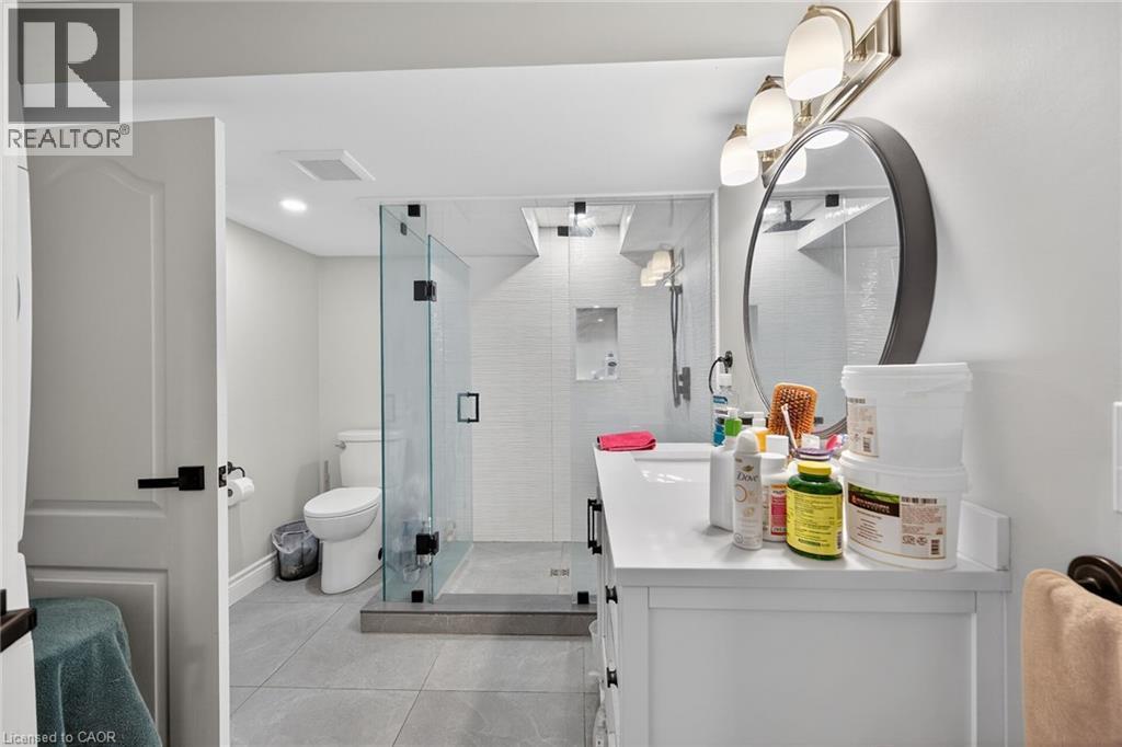 1 Sandringham Avenue, Hamilton, ON - Indoor Photo Showing Bathroom
