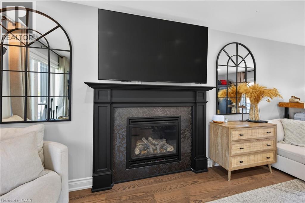 1 Sandringham Avenue, Hamilton, ON - Indoor Photo Showing Living Room With Fireplace