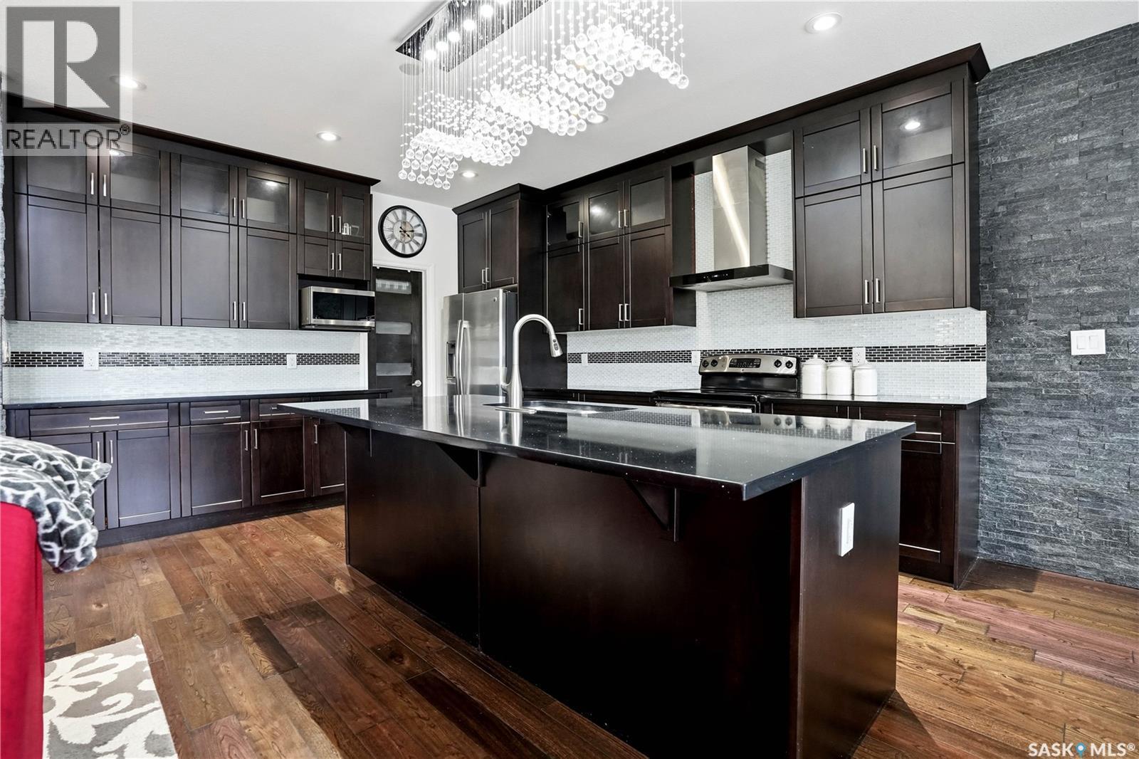 4714 E Green Apple Drive, Regina, SK - Indoor Photo Showing Kitchen With Upgraded Kitchen