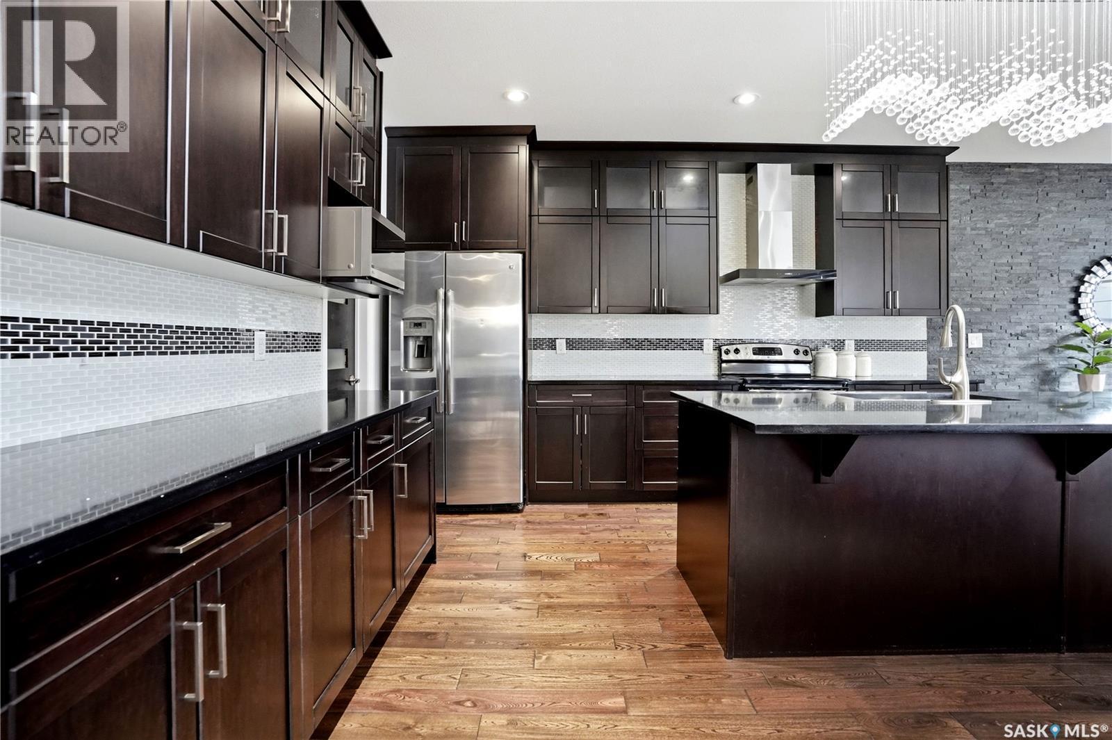 4714 E Green Apple Drive, Regina, SK - Indoor Photo Showing Kitchen With Stainless Steel Kitchen With Upgraded Kitchen