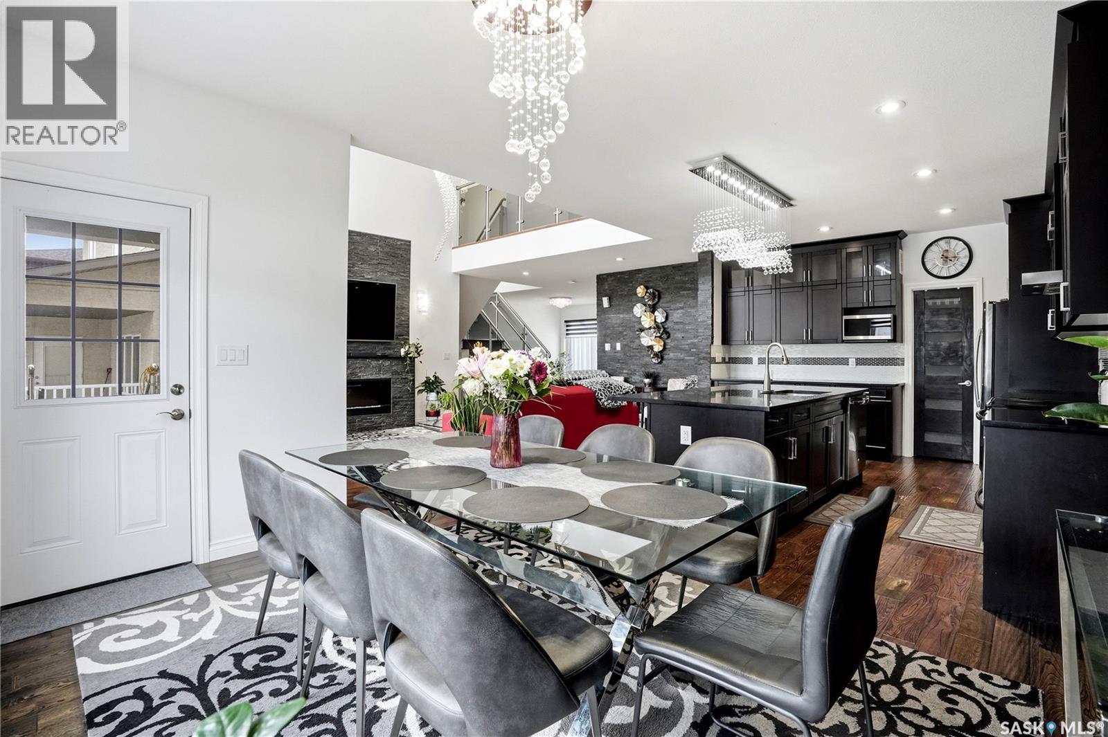 4714 E Green Apple Drive, Regina, SK - Indoor Photo Showing Dining Room