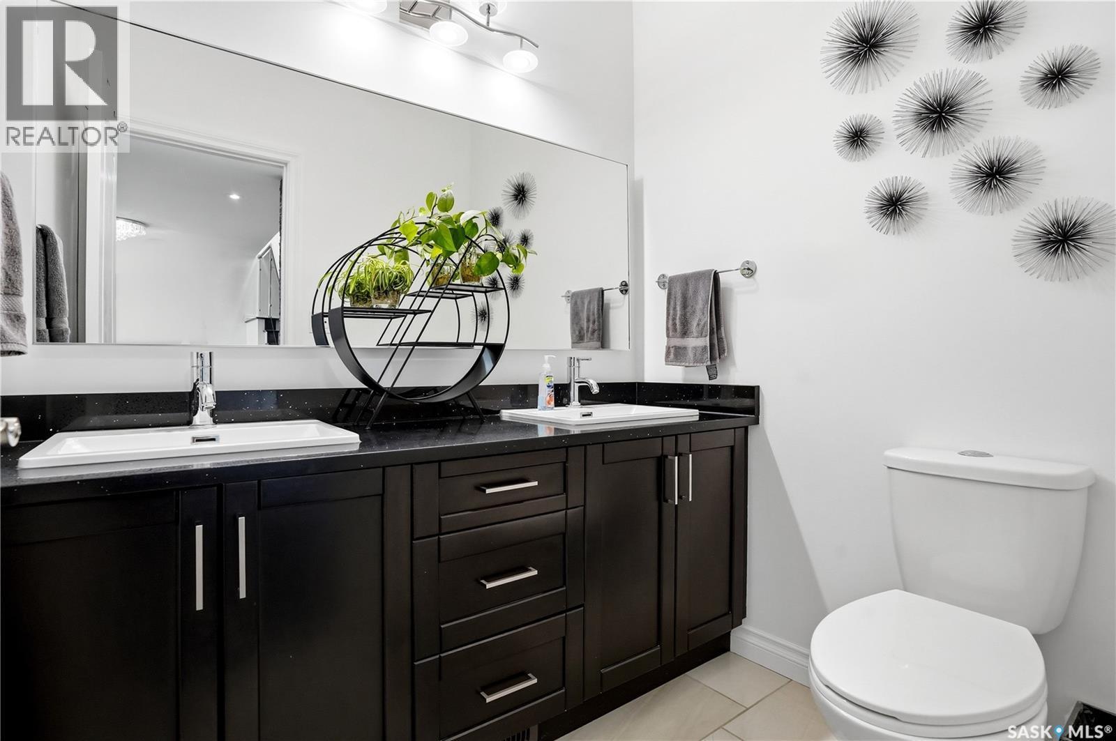 4714 E Green Apple Drive, Regina, SK - Indoor Photo Showing Bathroom