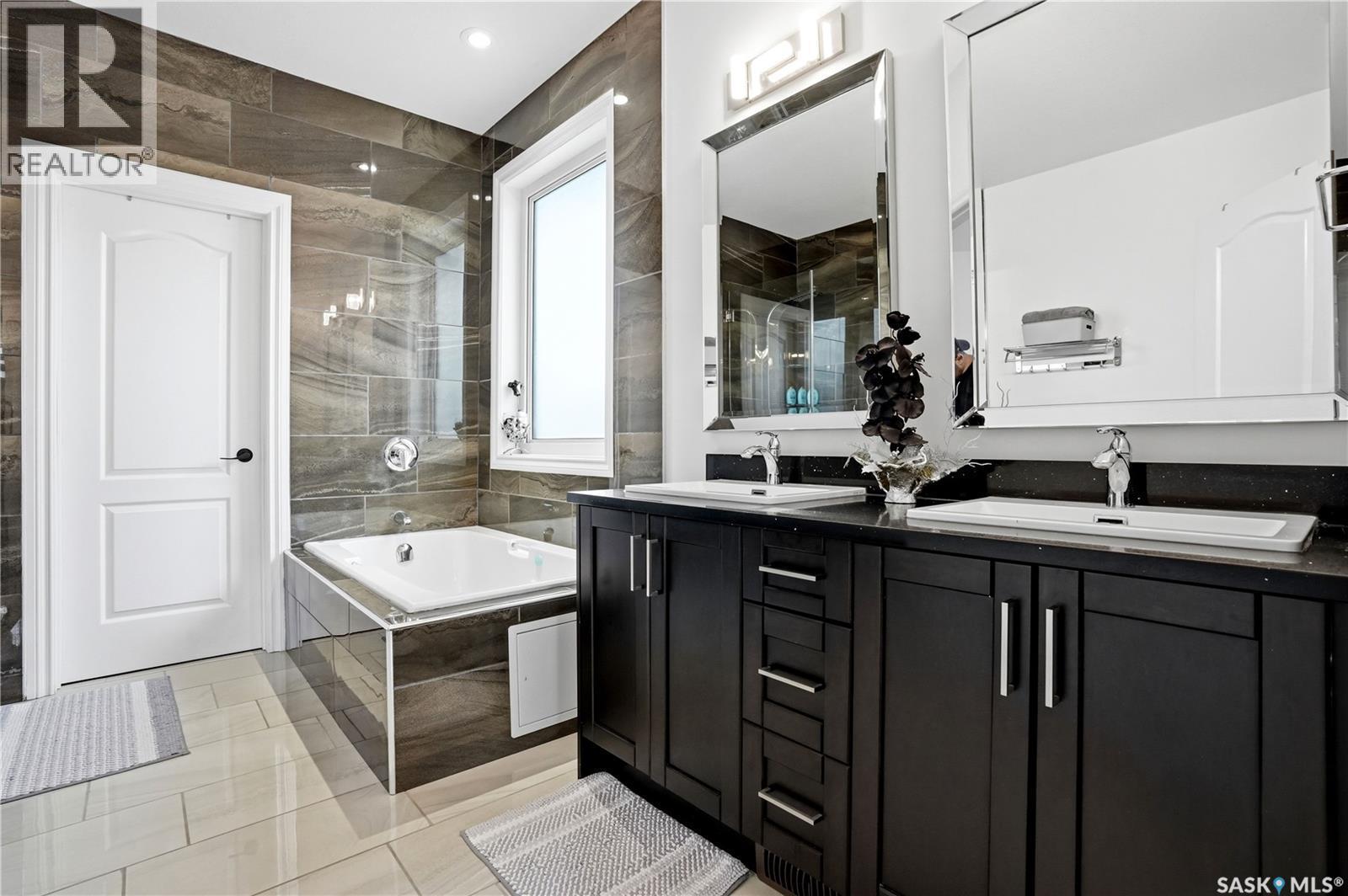 4714 E Green Apple Drive, Regina, SK - Indoor Photo Showing Bathroom