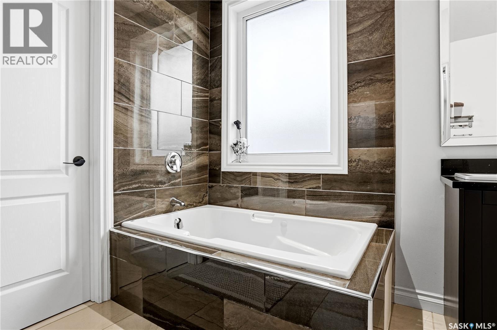 4714 E Green Apple Drive, Regina, SK - Indoor Photo Showing Bathroom