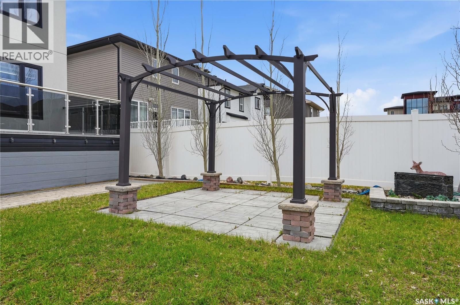 4714 E Green Apple Drive, Regina, SK - Outdoor