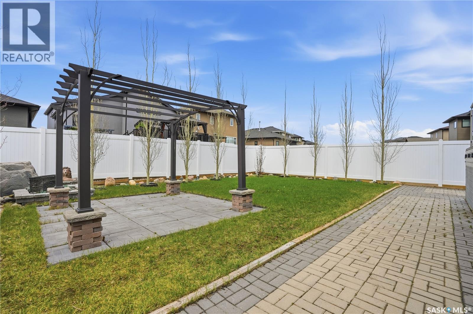 4714 E Green Apple Drive, Regina, SK - Outdoor