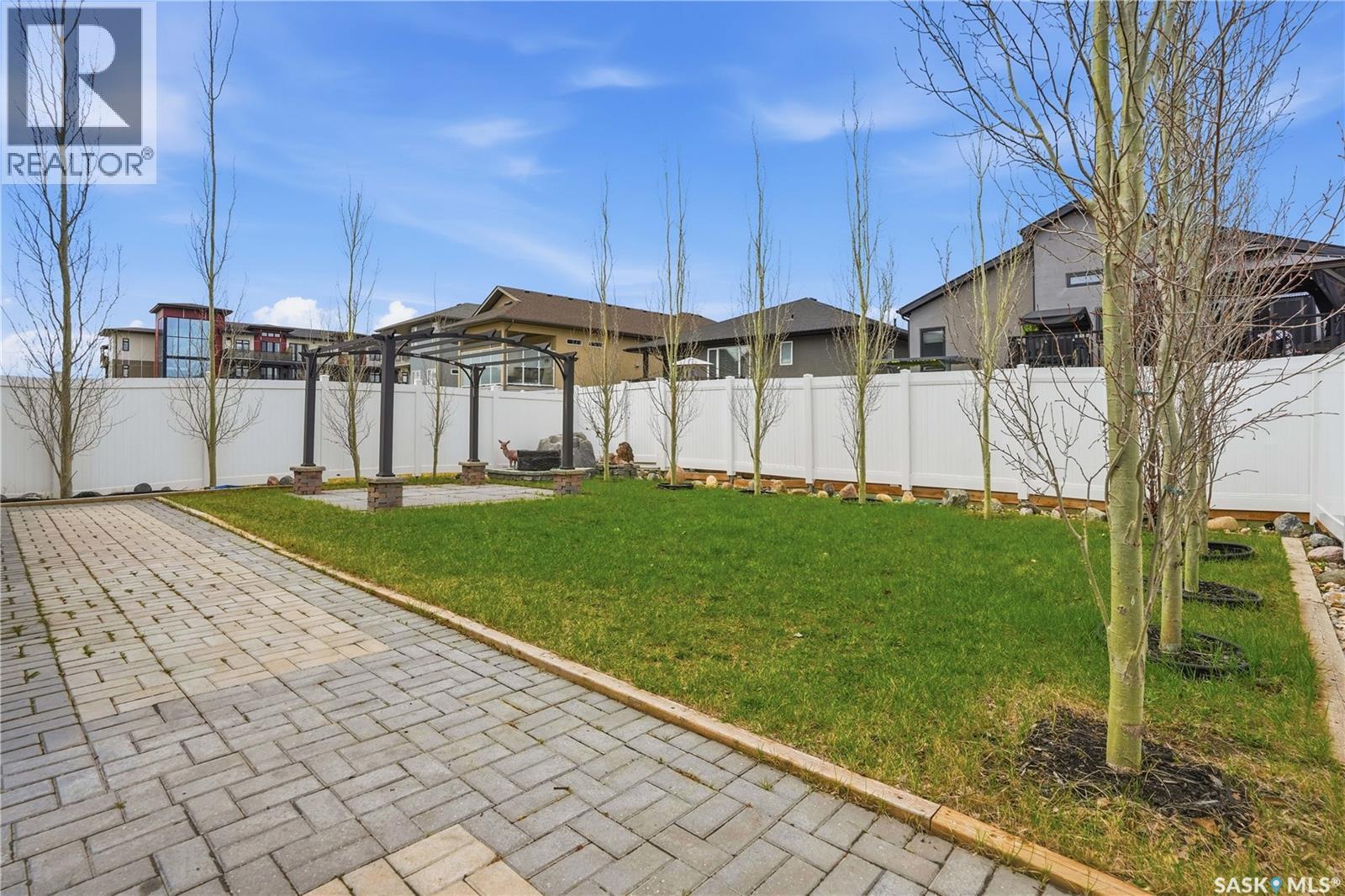 4714 E Green Apple Drive, Regina, SK - Outdoor