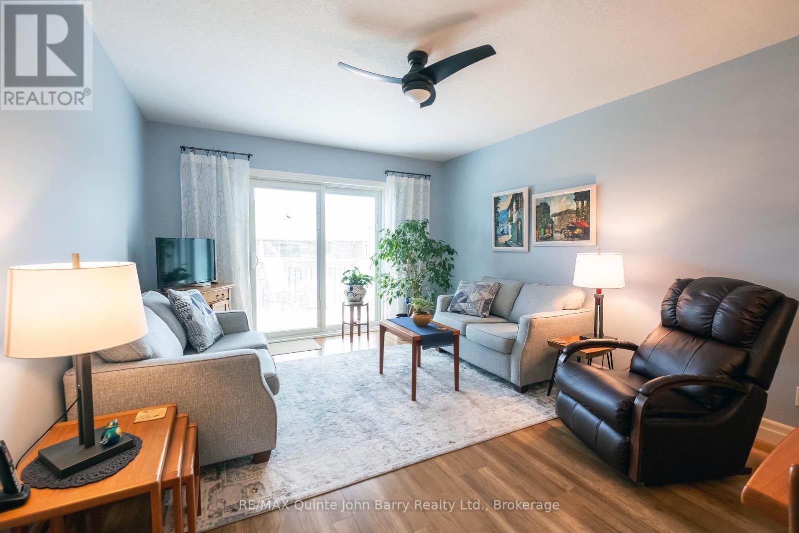 49 Mcintosh Crescent, Quinte West (Murray Ward), ON - Indoor Photo Showing Living Room