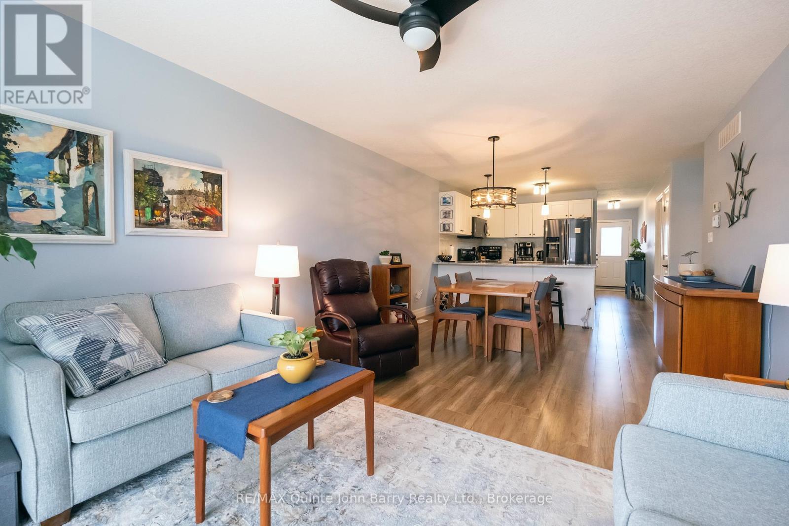 49 Mcintosh Crescent, Quinte West (Murray Ward), ON - Indoor Photo Showing Living Room