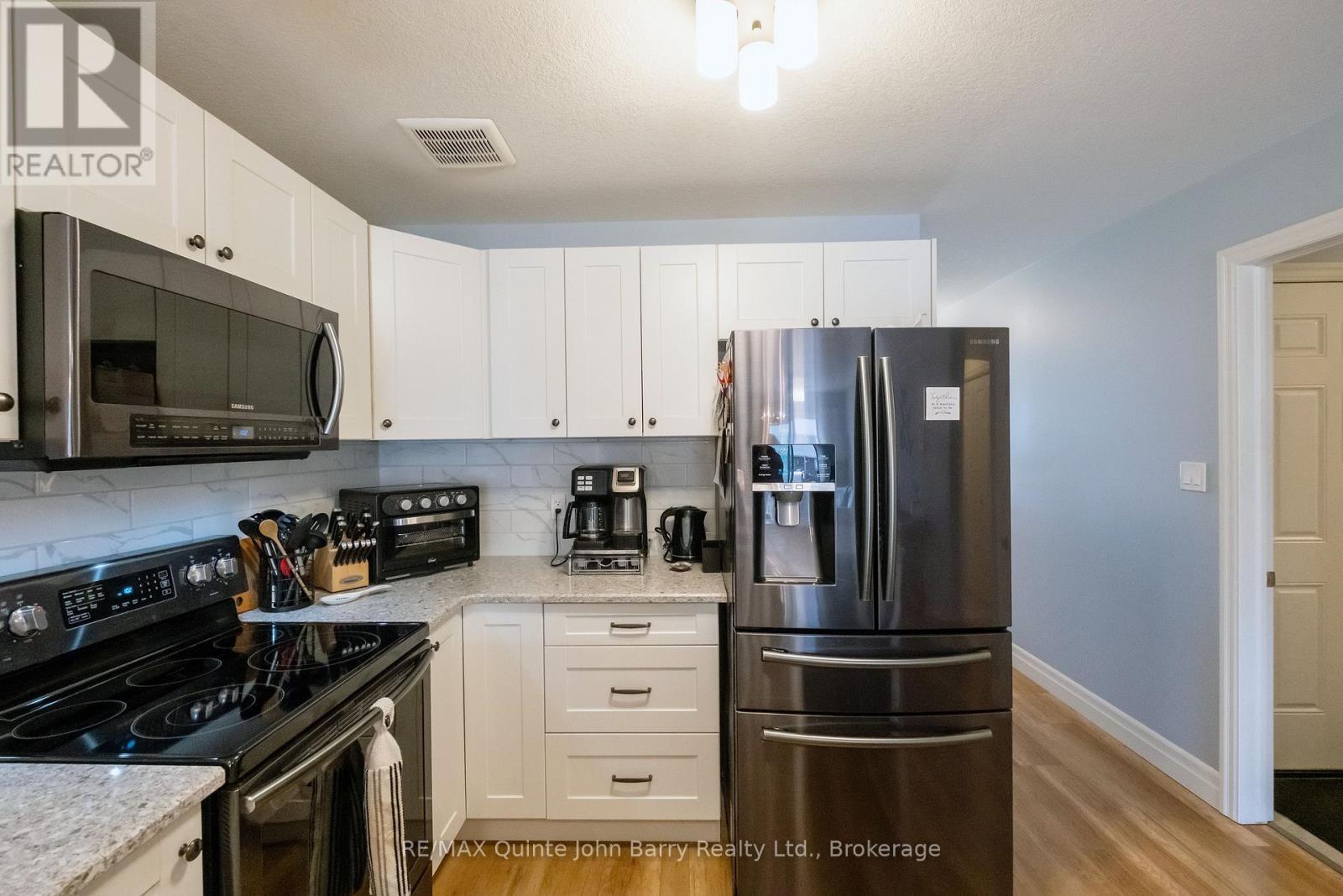 49 Mcintosh Crescent, Quinte West (Murray Ward), ON - Indoor Photo Showing Kitchen