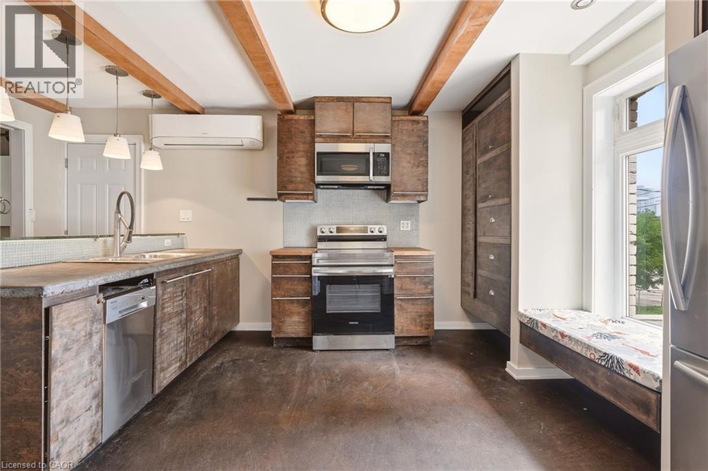 192 Catharine Street S, Hamilton, ON - Indoor Photo Showing Kitchen With Double Sink With Upgraded Kitchen