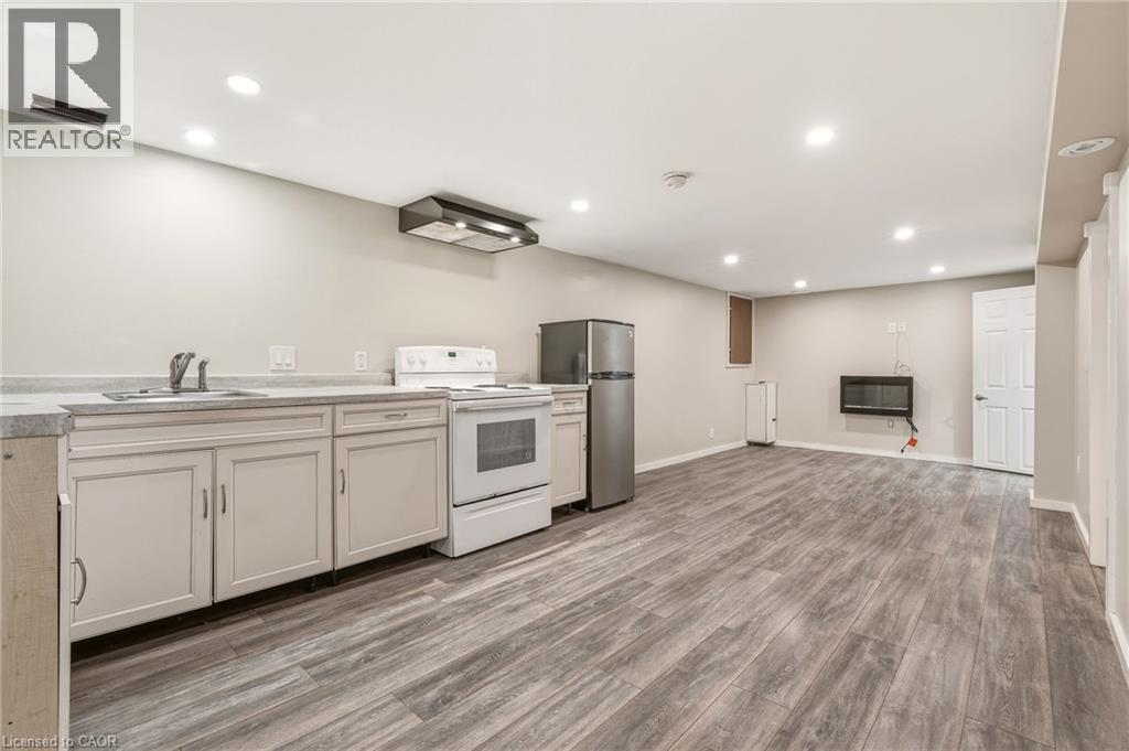 192 Catharine Street S, Hamilton, ON - Indoor Photo Showing Kitchen
