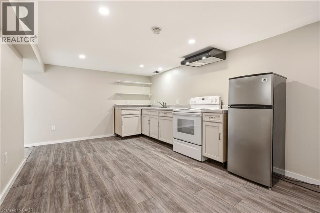 192 Catharine Street S, Hamilton, ON - Indoor Photo Showing Kitchen
