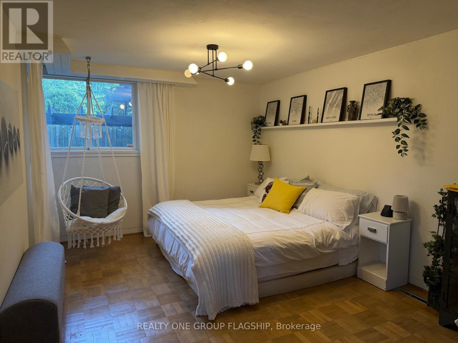 1379 Clarkson Road N, Mississauga, ON - Indoor Photo Showing Bedroom