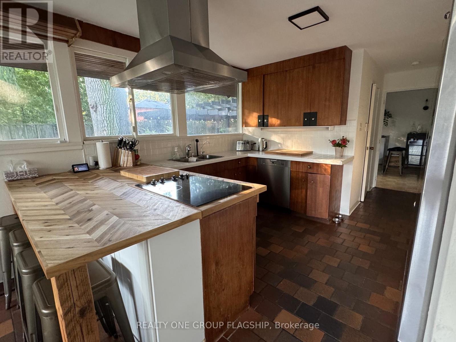1379 Clarkson Road N, Mississauga, ON - Indoor Photo Showing Kitchen