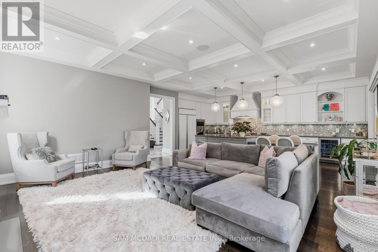 36 Veronica Drive, Mississauga, ON - Indoor Photo Showing Living Room