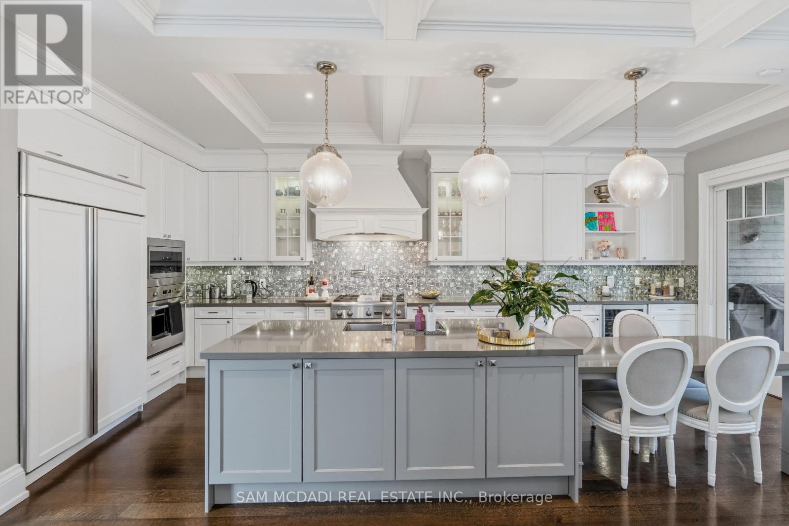 36 Veronica Drive, Mississauga, ON - Indoor Photo Showing Kitchen With Upgraded Kitchen