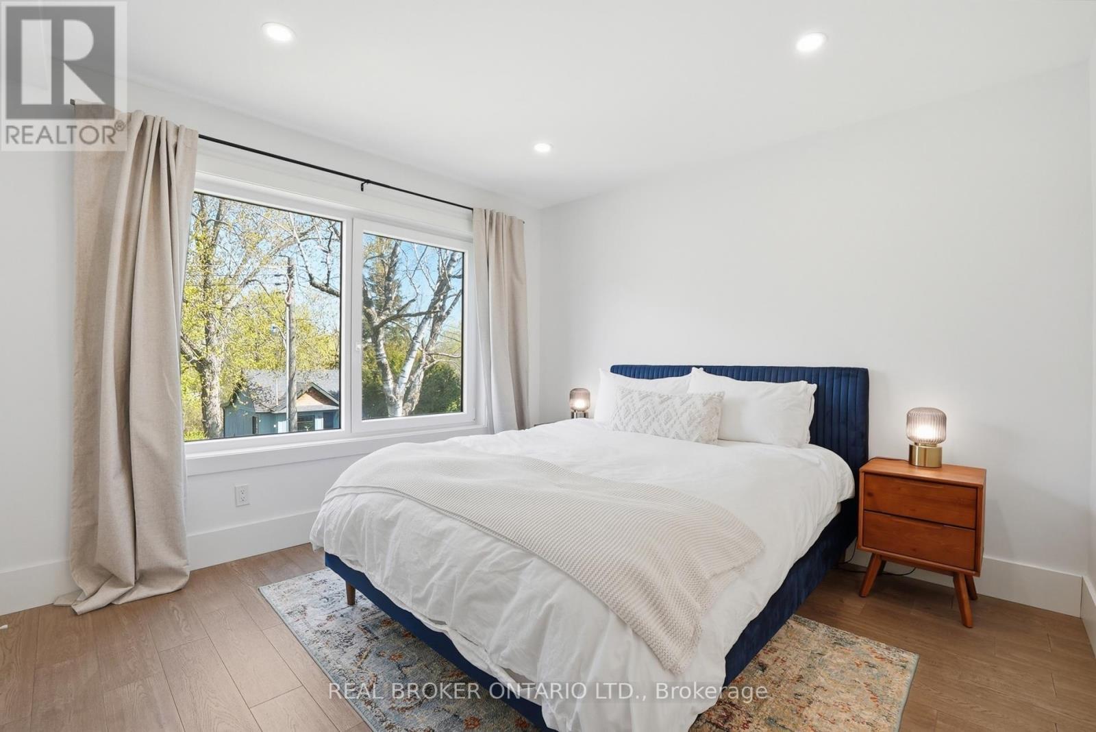 17 Maple Trail, Puslinch, ON - Indoor Photo Showing Bedroom