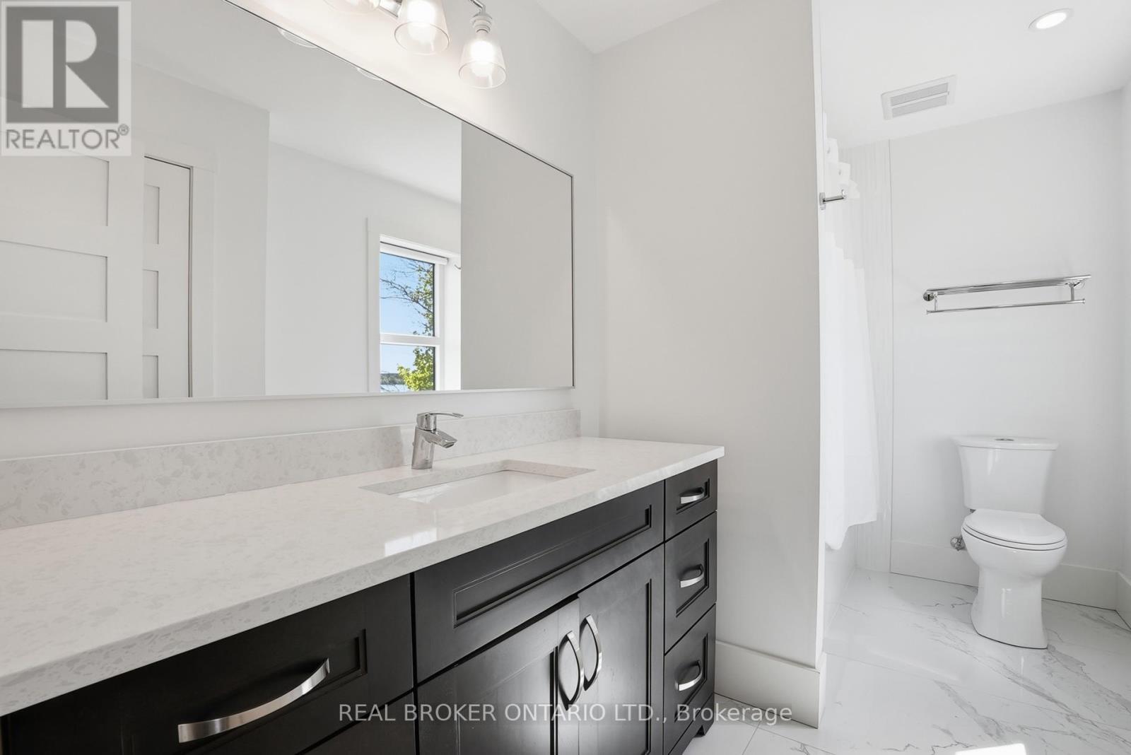 17 Maple Trail, Puslinch, ON - Indoor Photo Showing Bathroom