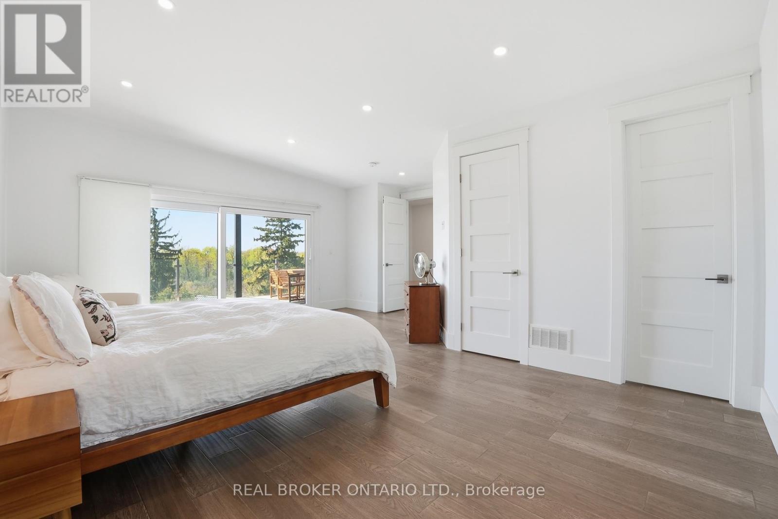 17 Maple Trail, Puslinch, ON - Indoor Photo Showing Bedroom