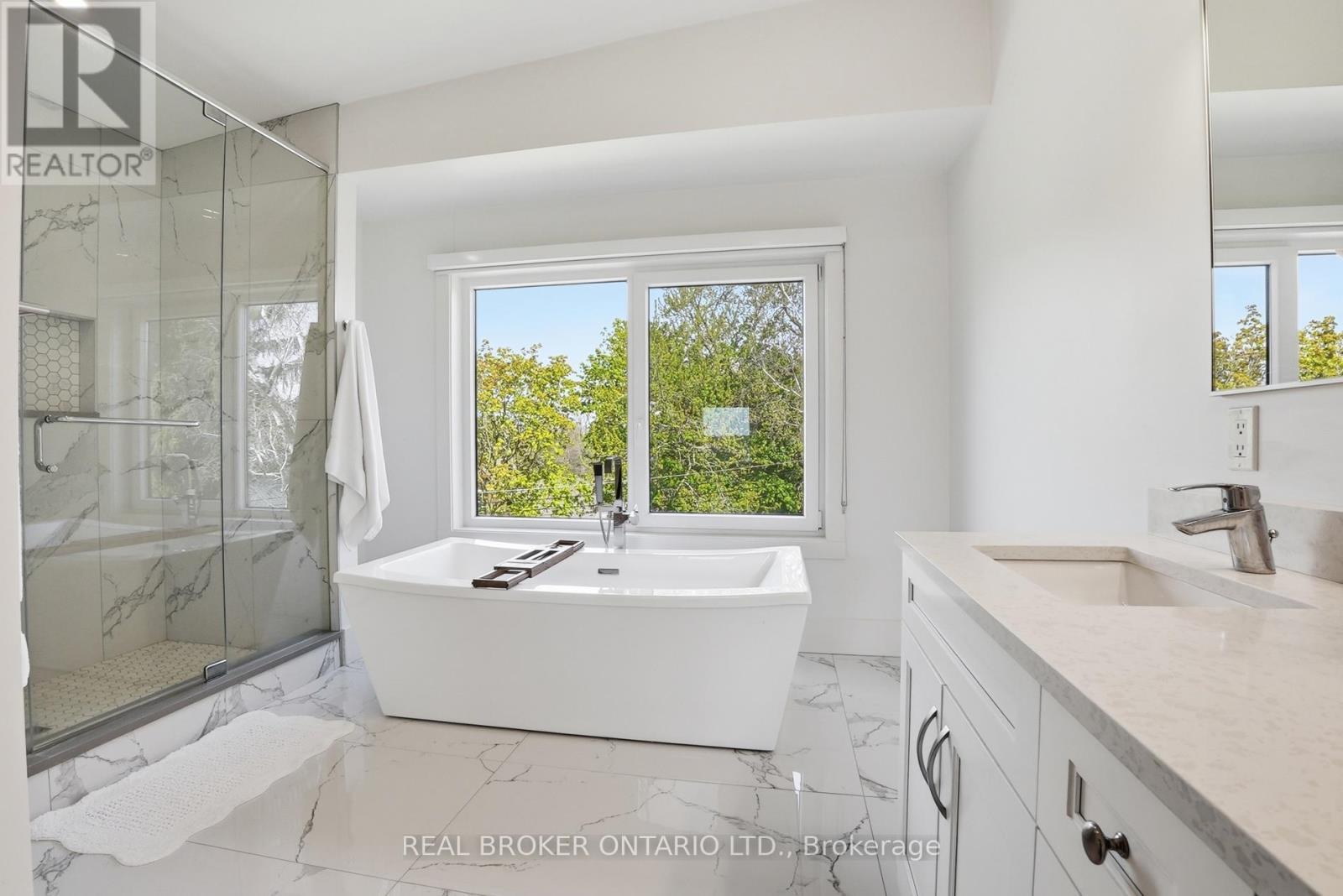 17 Maple Trail, Puslinch, ON - Indoor Photo Showing Bathroom