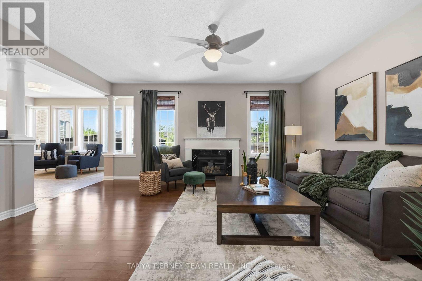 303 Cachet Boulevard, Whitby, ON - Indoor Photo Showing Living Room With Fireplace