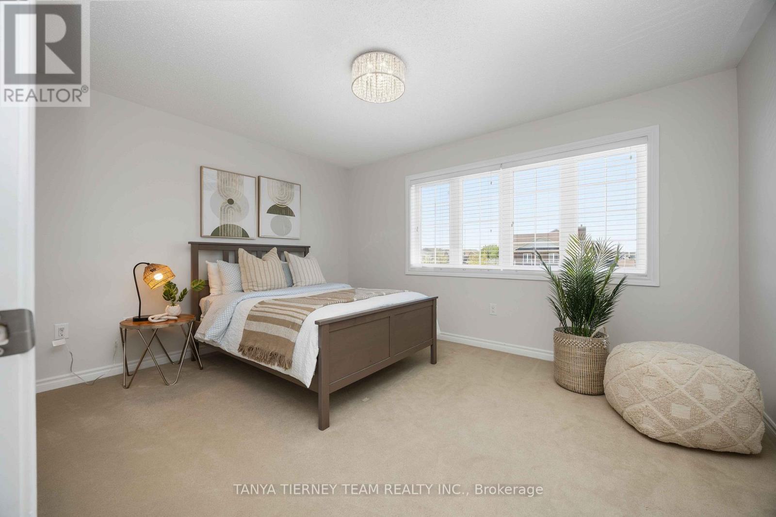 303 Cachet Boulevard, Whitby, ON - Indoor Photo Showing Bedroom