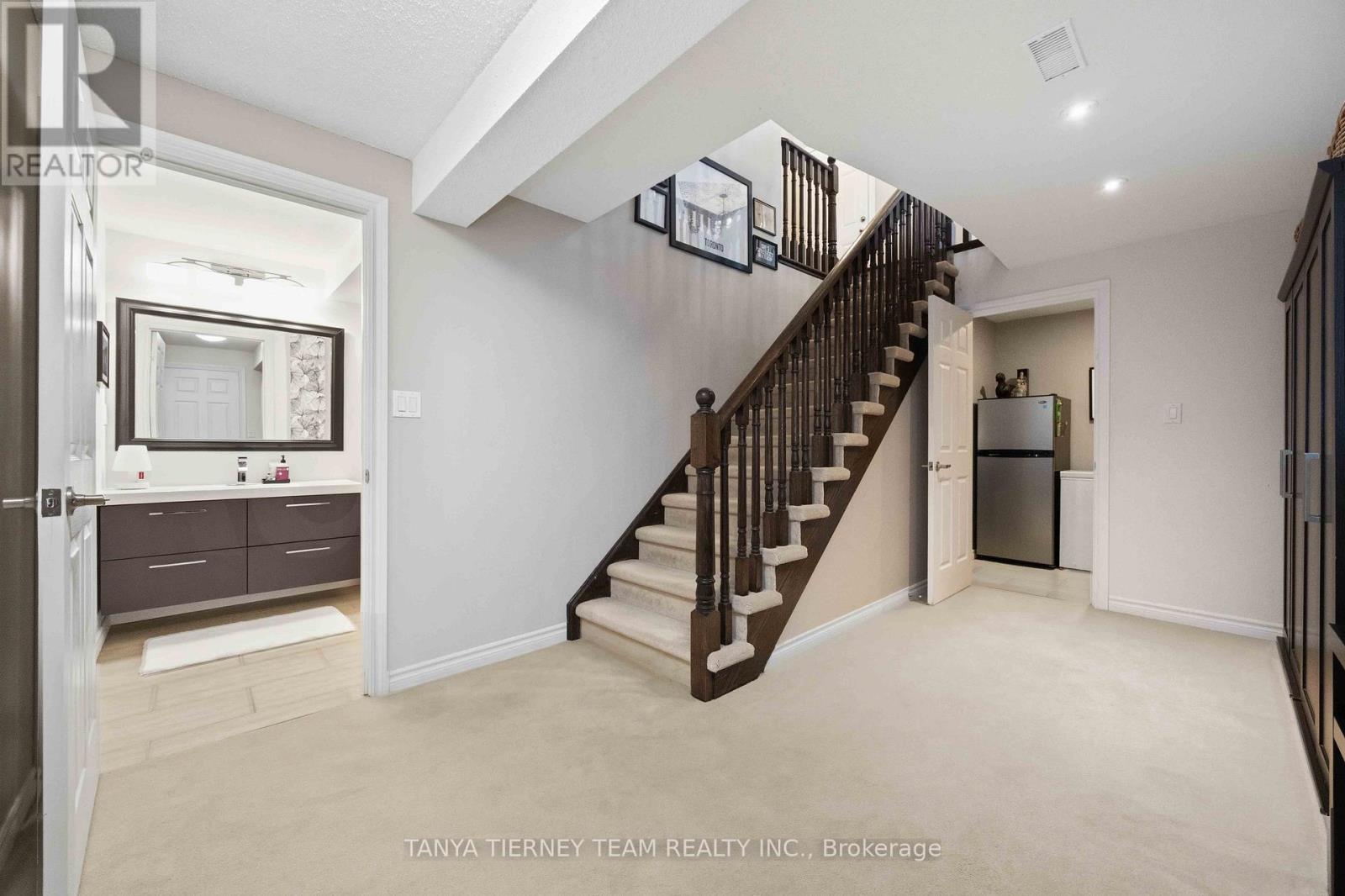 303 Cachet Boulevard, Whitby, ON - Indoor Photo Showing Other Room