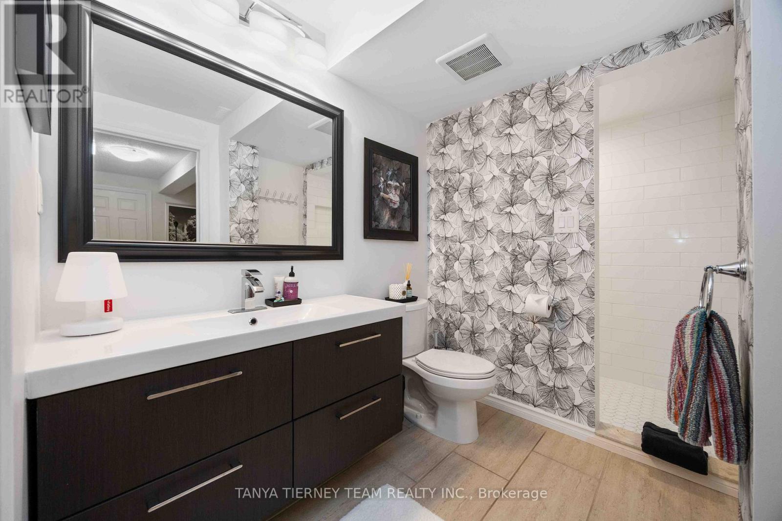 303 Cachet Boulevard, Whitby, ON - Indoor Photo Showing Bathroom
