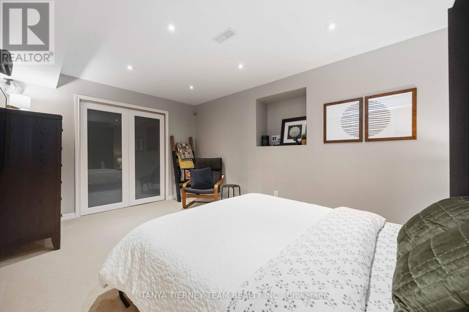 303 Cachet Boulevard, Whitby, ON - Indoor Photo Showing Bedroom