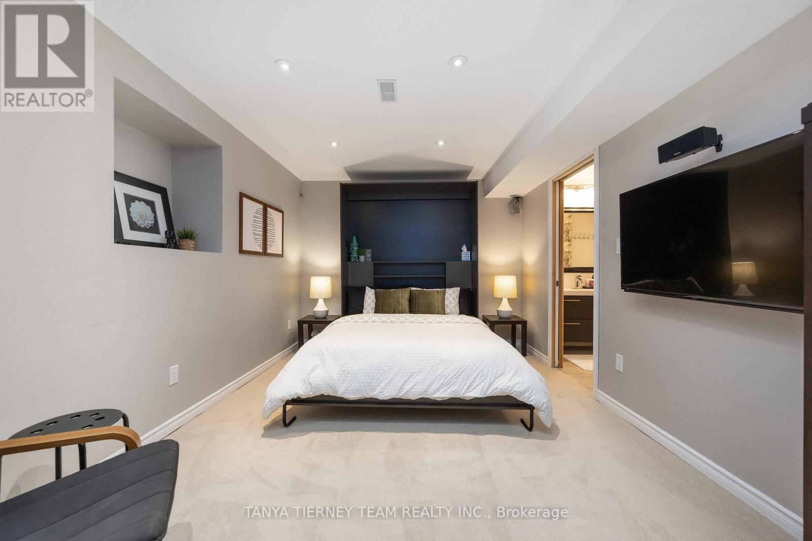 303 Cachet Boulevard, Whitby, ON - Indoor Photo Showing Bedroom