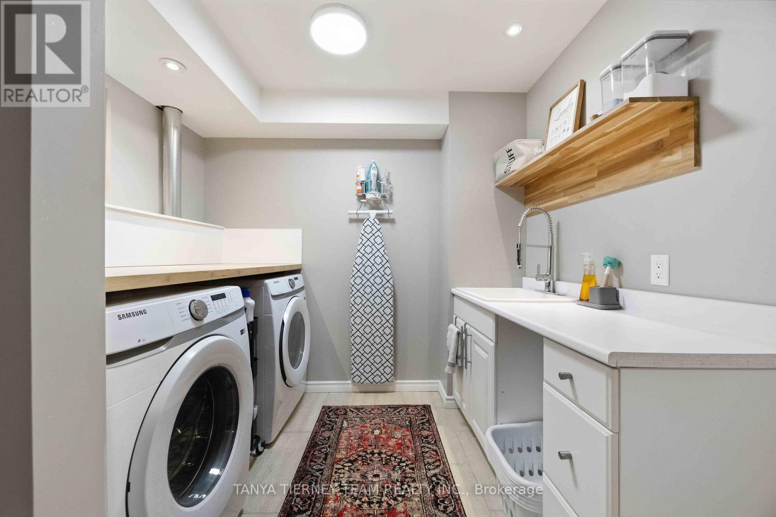 303 Cachet Boulevard, Whitby, ON - Indoor Photo Showing Laundry Room