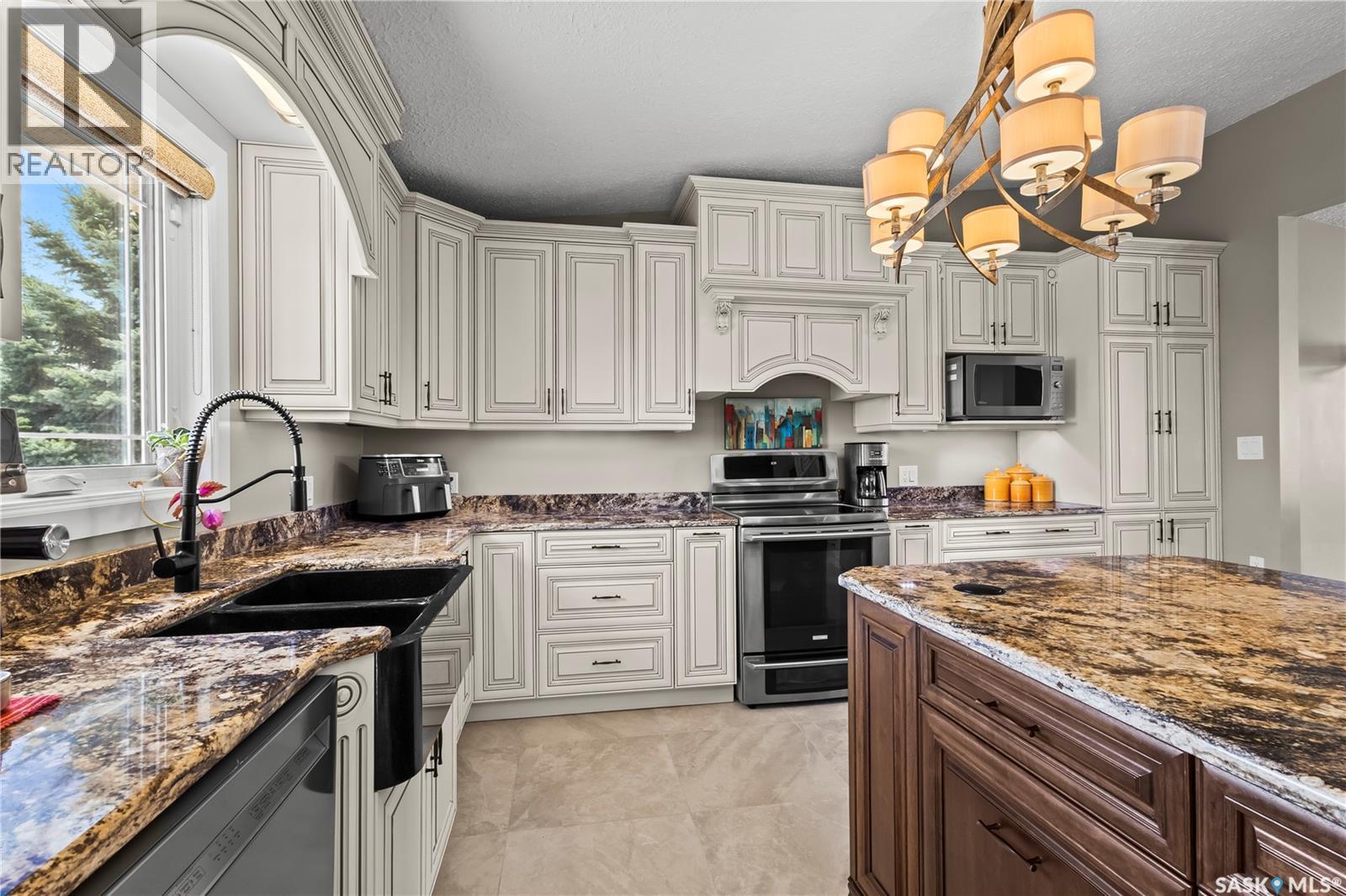 3383 Dent Crescent, Prince Albert, SK - Indoor Photo Showing Kitchen With Double Sink