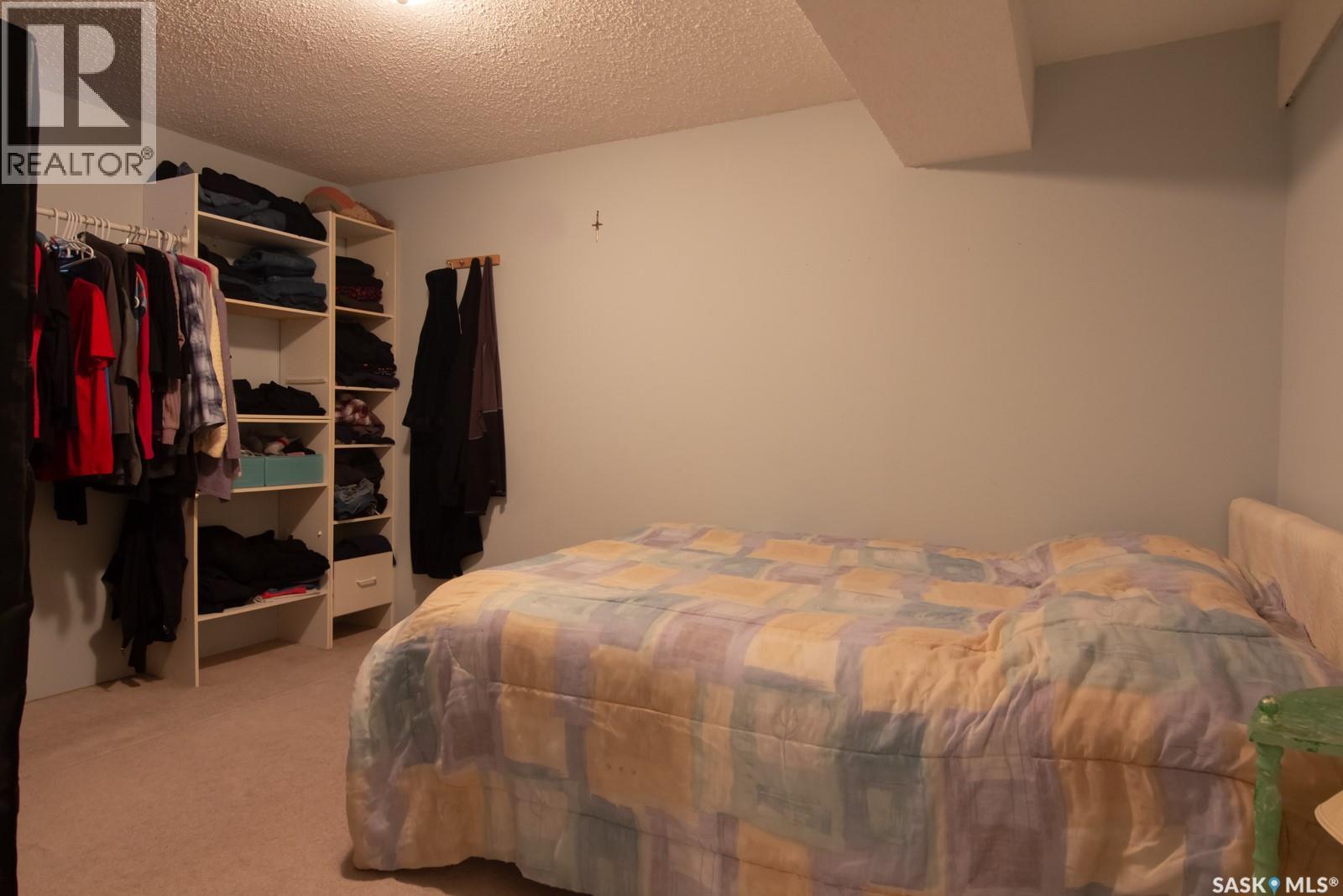 127 Devonshire Crescent, Saskatoon, SK - Indoor Photo Showing Bedroom
