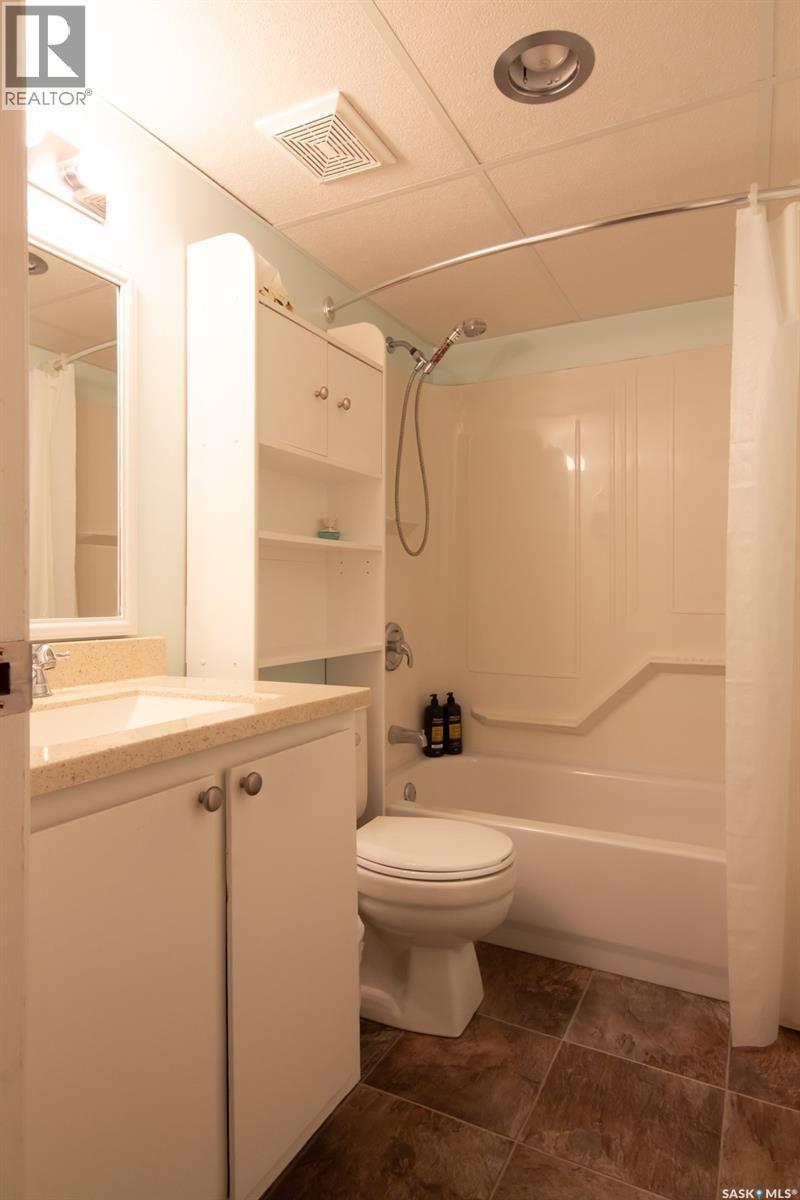 127 Devonshire Crescent, Saskatoon, SK - Indoor Photo Showing Bathroom