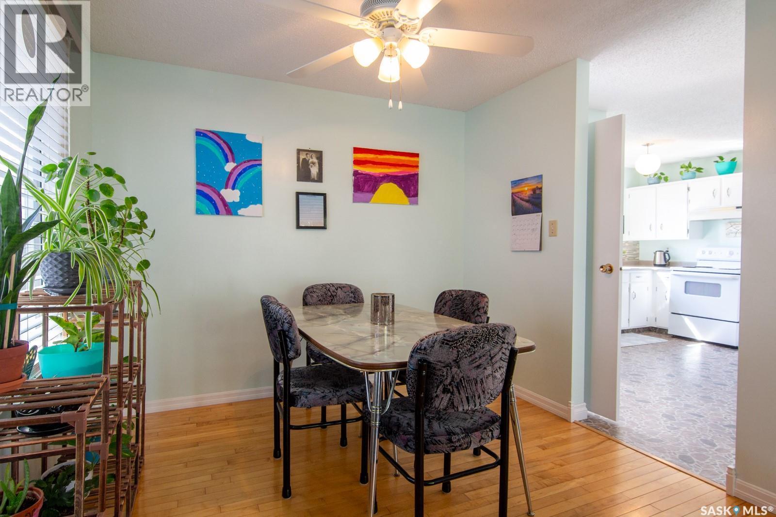 127 Devonshire Crescent, Saskatoon, SK - Indoor Photo Showing Dining Room